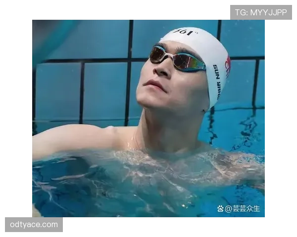 孙杨随手一拍，泳池边那块名表亮得比我年薪还耀眼