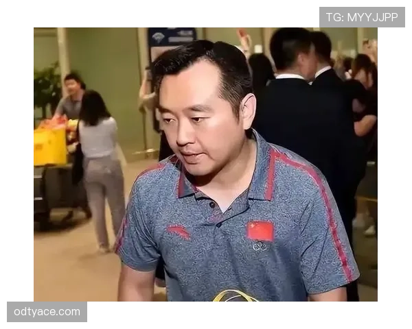 孔令辉赛场像冰山，场下穿拖鞋喝奶茶的样子让我有点懵